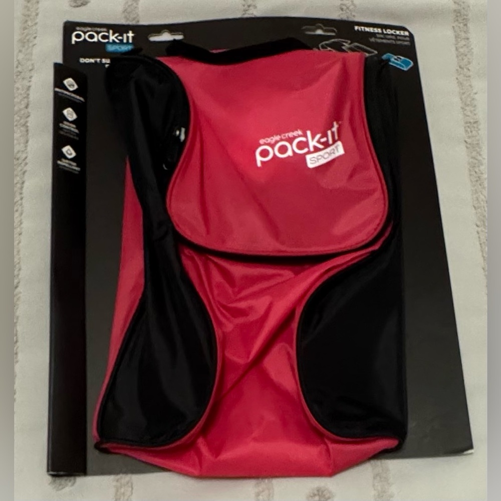 Eagle Creek pack it sports bag. Fitness locker.